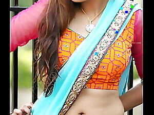 Desi babe in saree teases with navel show and moans